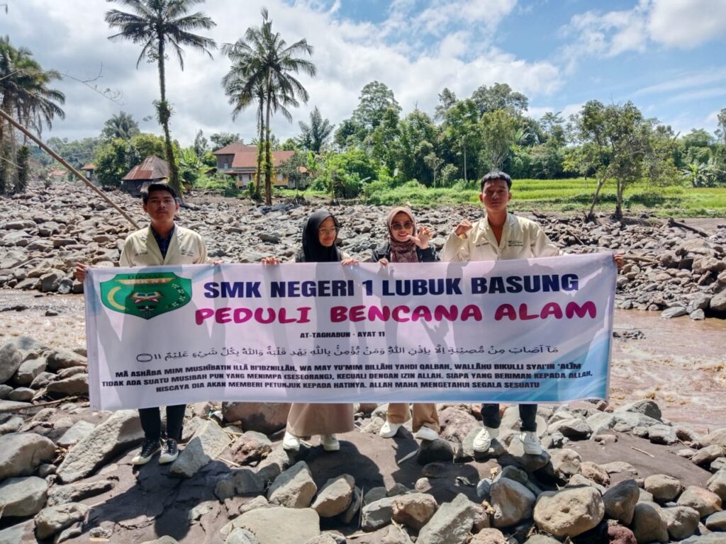 SMK N 1 Lubuk Basung Menyalurkan Bantuan Galodo