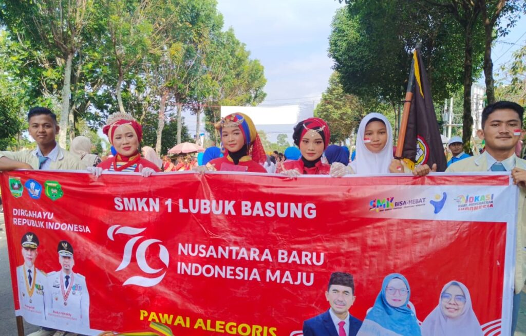 SMKN 1 Lubuk Basung ramaikan pawai alegoris Kecamatan Lubuk Basung