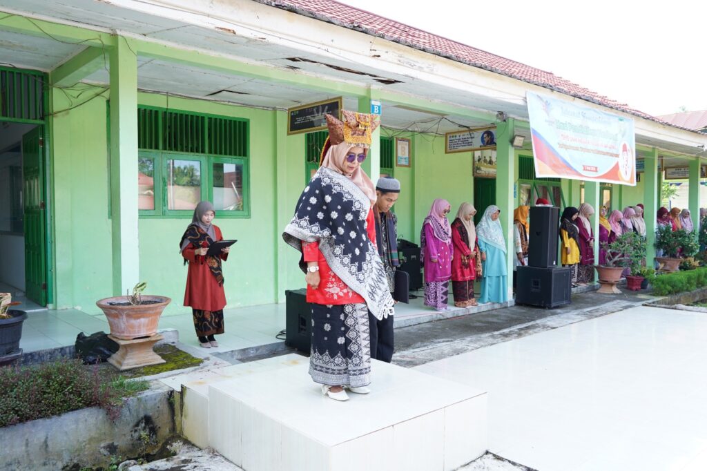 SMK Negeri 1 Lubuk Basung Memperingati Hari Pendidikan Nasional