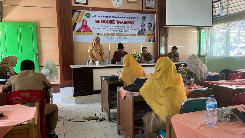 SMK Negeri 1 Lubuk Basung Gelar In House Training untuk Meningkatkan Kompetensi Guru
